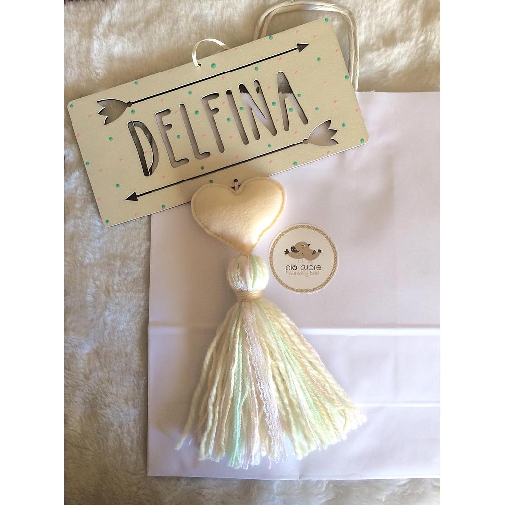 Cartel Delfina en crudo con verde agua y rosa pastel