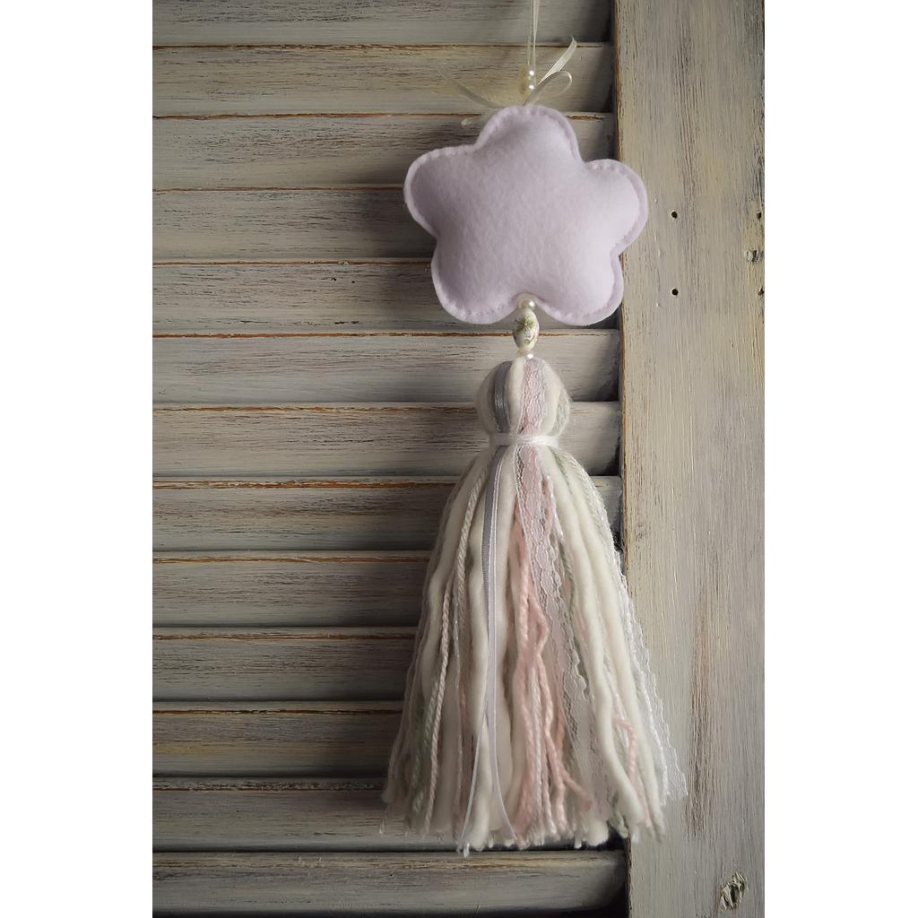Colgante de flor con cuentas en rosa pastel gris y blanco