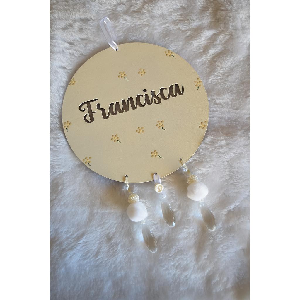Cartel Circular Francisca en marfil con caireles, cuentas y pompones