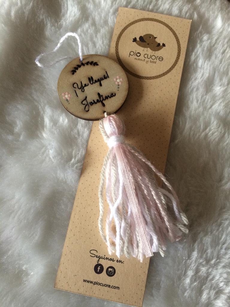 Souvenir calado Ya llegue! En rosa, gris y blanco