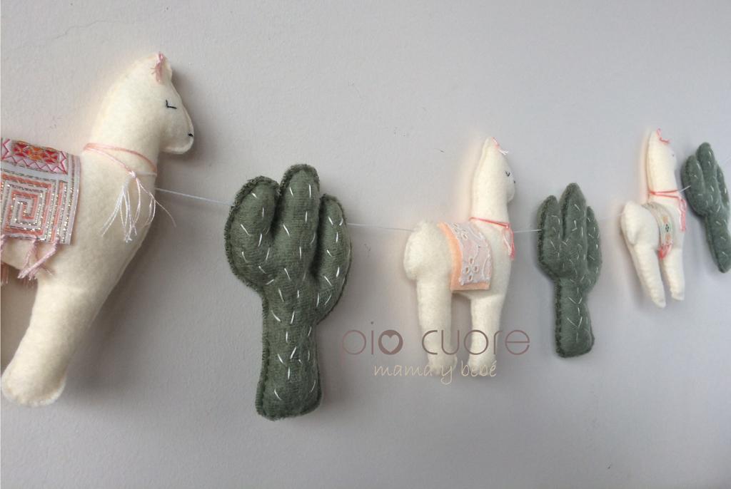 Guirnalda de llamas y cactus en crudo, coral y verde