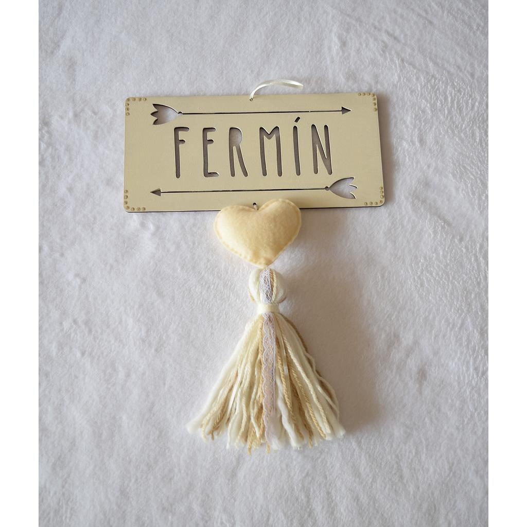 Cartel calado con flechas FERMIN en beige y marron 