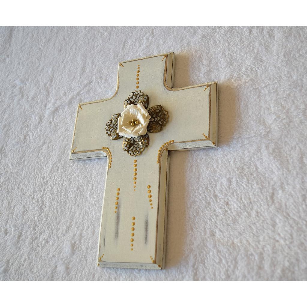 Cruz madera en blanco y oro con aplique en flor