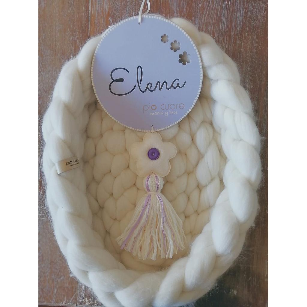 Cartel circular con flor en lila y crudo