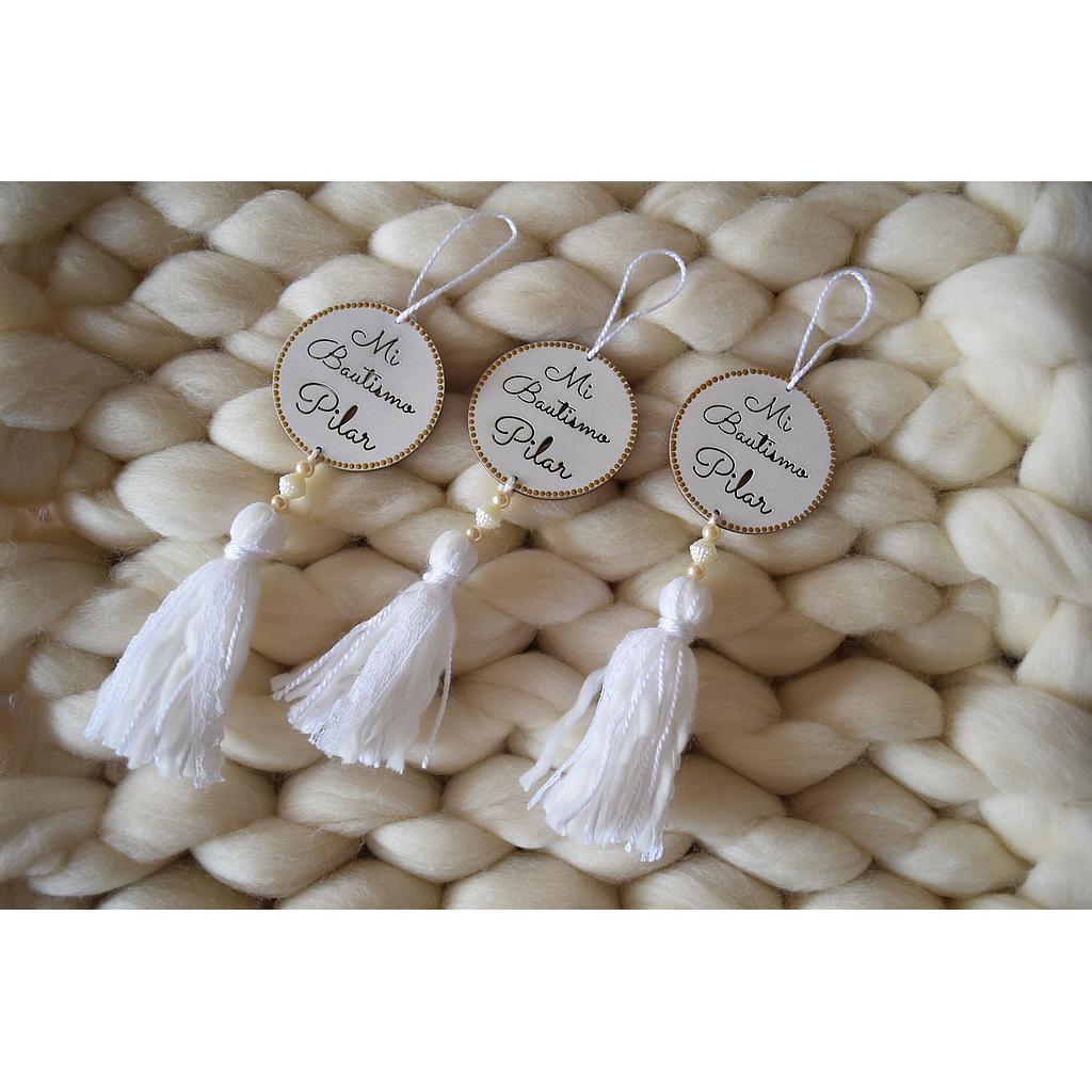 Souvenirs circular blanco y oro con cuentas en perlas