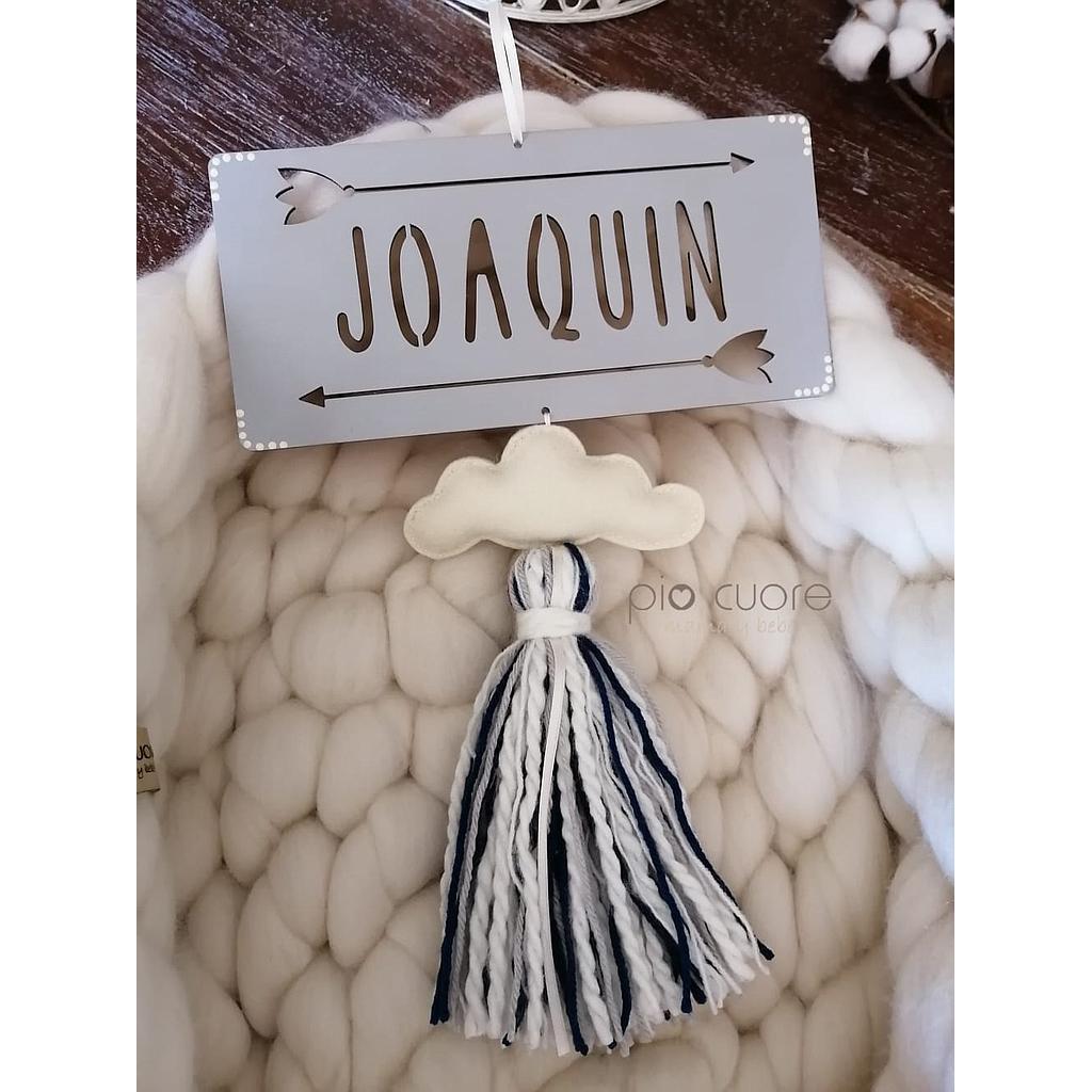 Cartel rectangular con flechas  en gris, azul y crudo