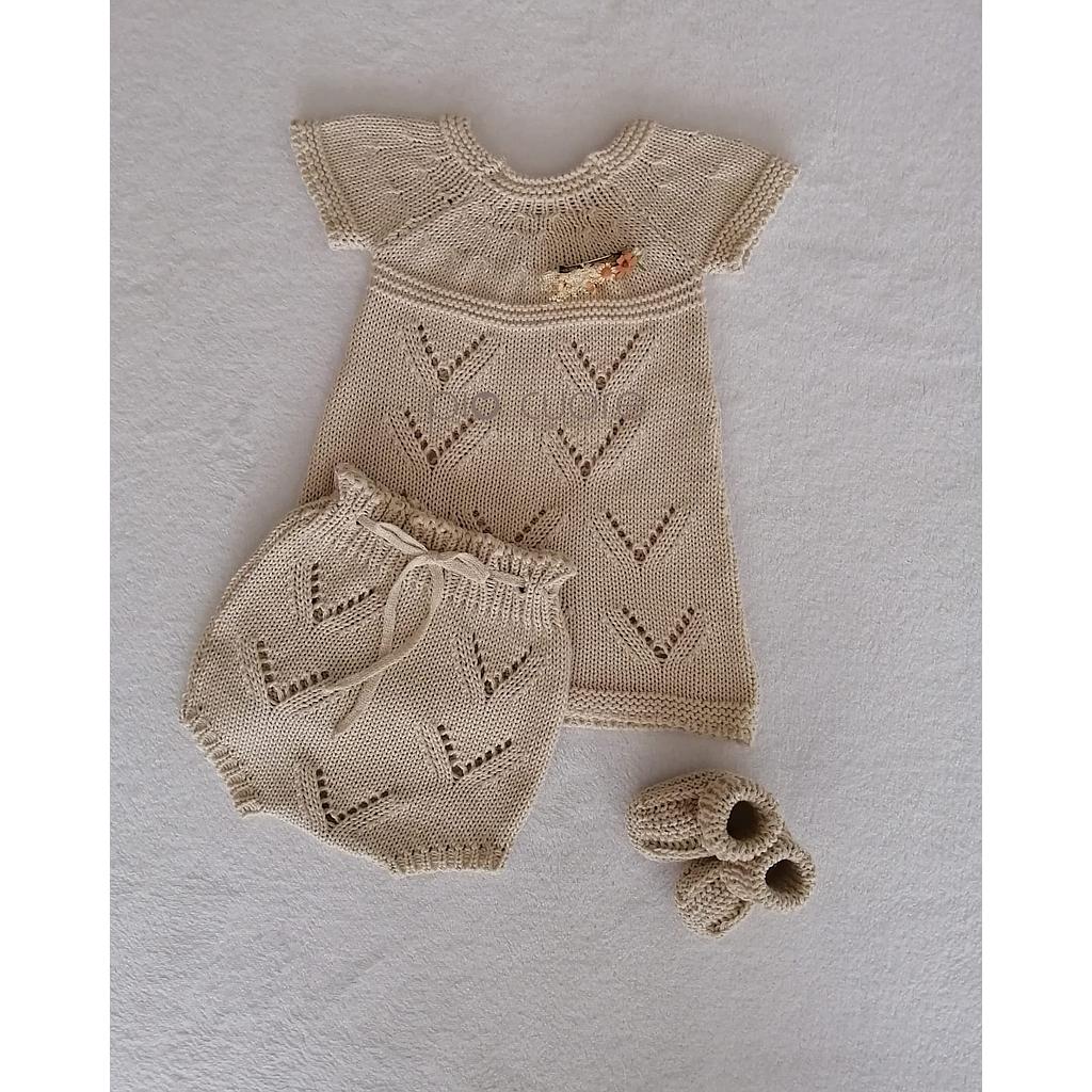 Vestido  CLARA con cubre pañal. Beige con espiga. Talle 6 meses