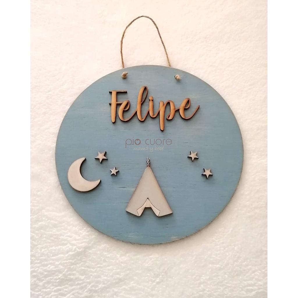 Cartel circular con aplique de nombre, carpas y estrellas
