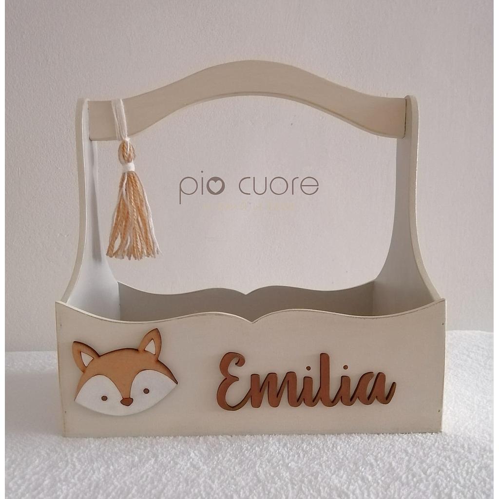 Canasta con motivos de zorrito en tonos beige, crudo y marrón pastel