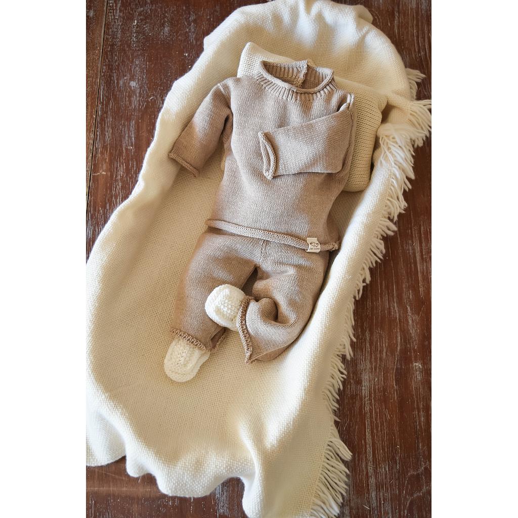 Conjunto en hilo de algodón MAXI. Talle 6 meses. Color marrón 