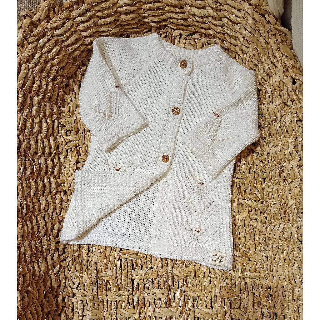 Saco/ Tapadito en hilo de algodón con bordados a mano. Talle 3 meses