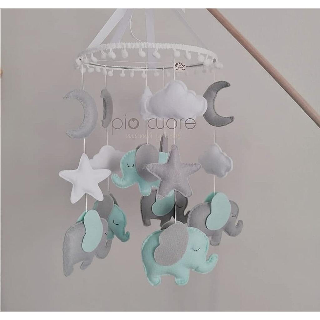 Móvil de elefsntes, nubes, lunas y estrellas. Color blanco y verde agua