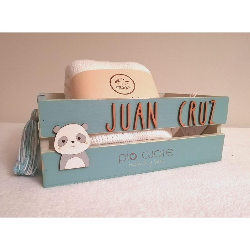 Canasto con aplique de Oso Panda y nombre en verde vintage y gris