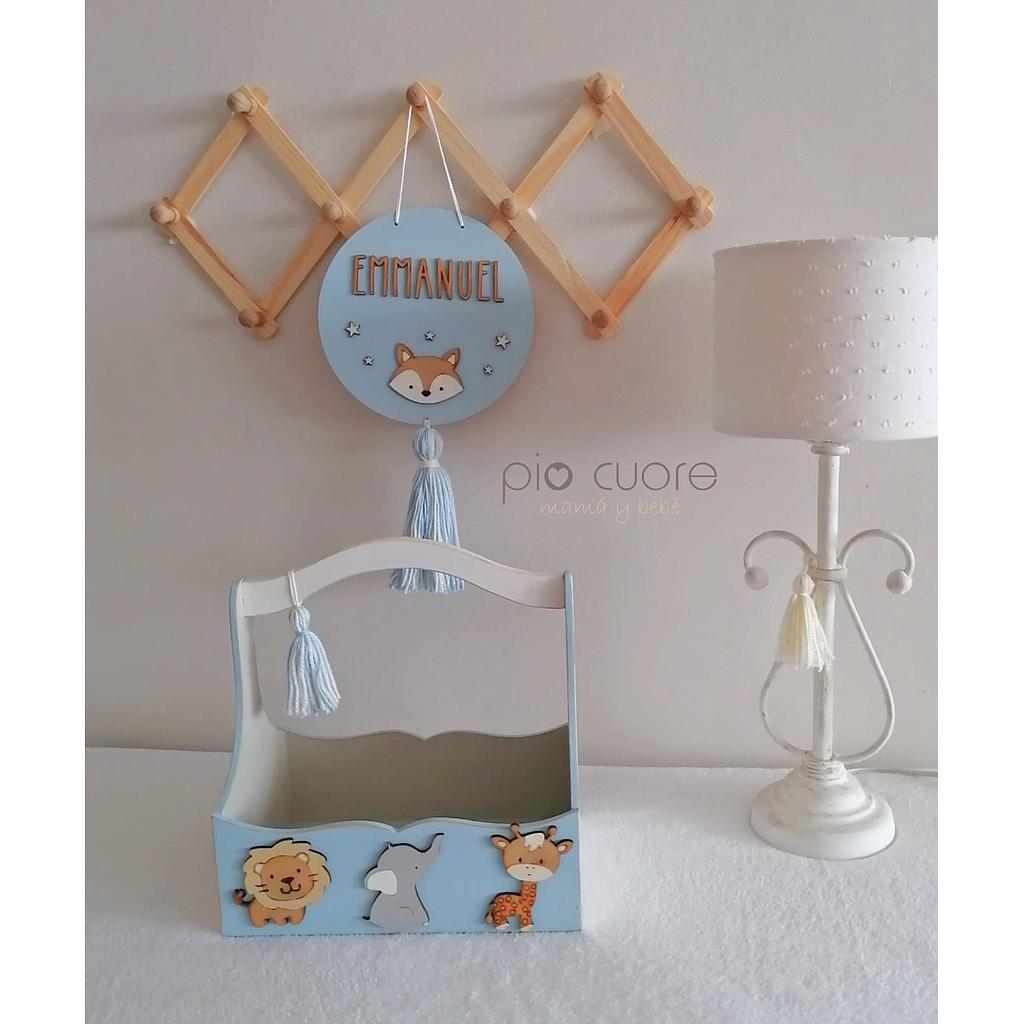 Set de Canasta con apliques de animales y cartel personalizados. Color celeste y marfil