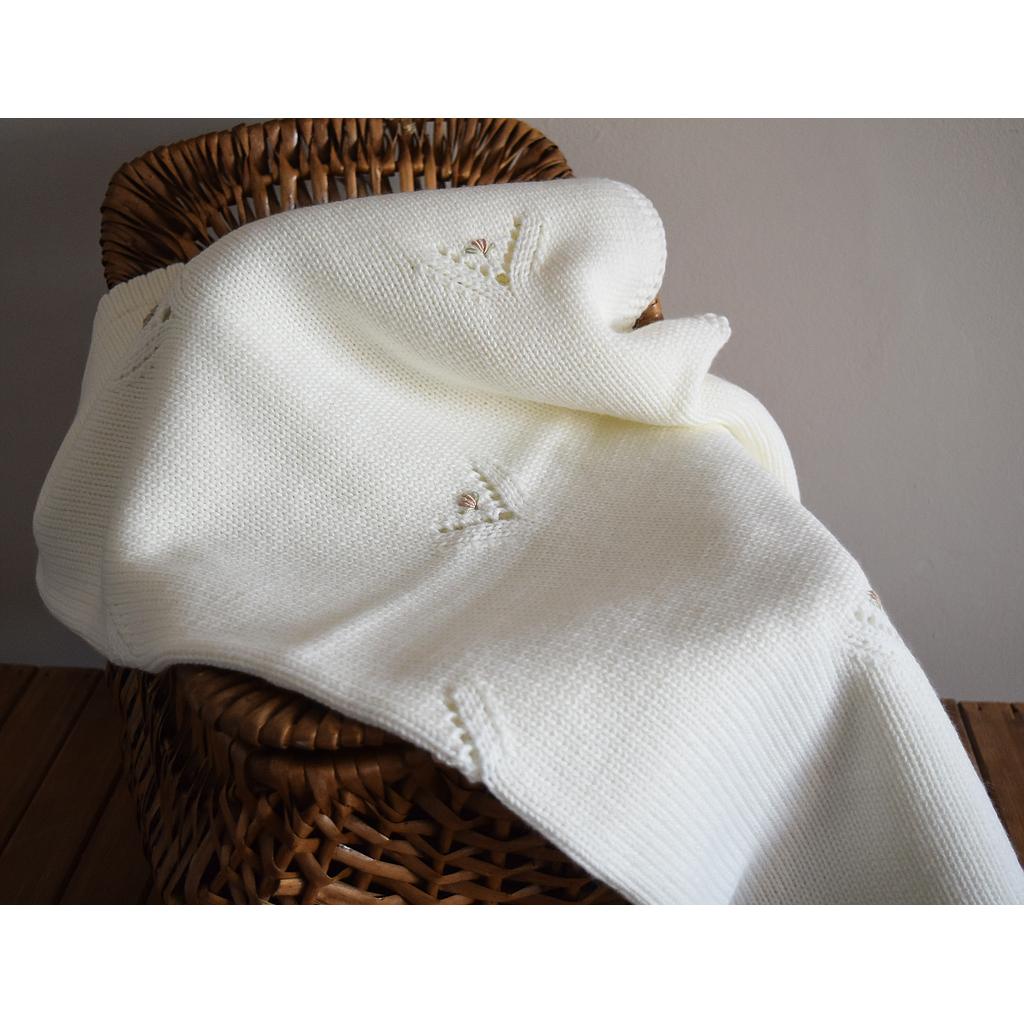 Rebozo en dralon con espiga en V y bordados a mano