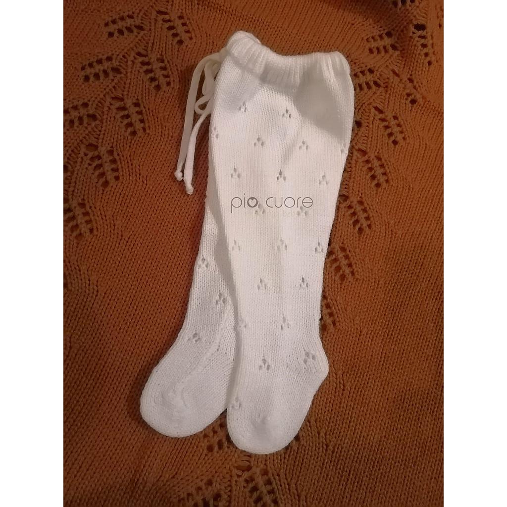 Media pelele dralon color marfil con agujeritos. Talle RN